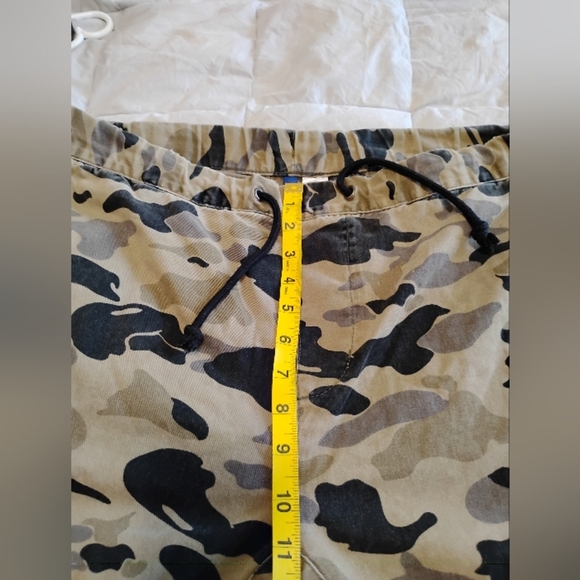 Divided | Woman's Camouflage Ankle Pants | Size 30 - Picture 7 of 15